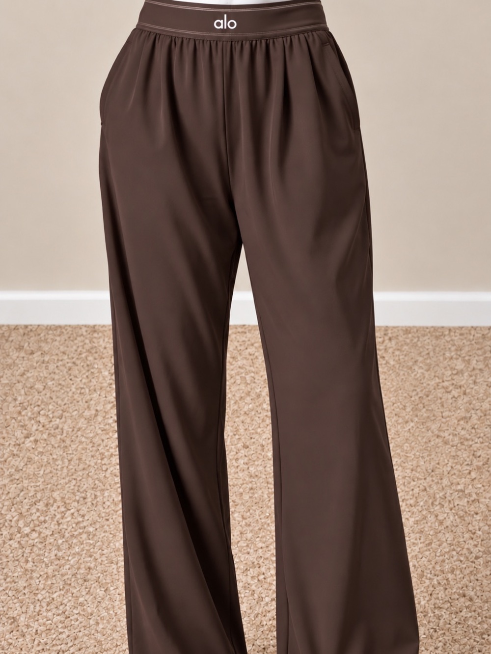 ALO Yoga Wide-Leg Pants in Chocolate Brown